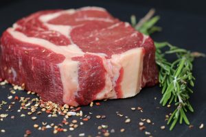 El impuesto al consumo de carne con el objetivo de frenar el cambio climático podría hacer «más daño que bien», según un estudio